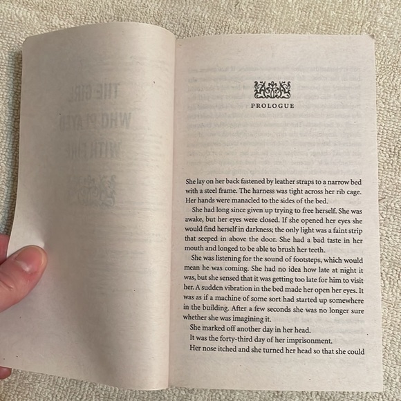 📚2/$6  The Girl Who Played with Fire #2 in the Millennium Series - Picture 8 of 12